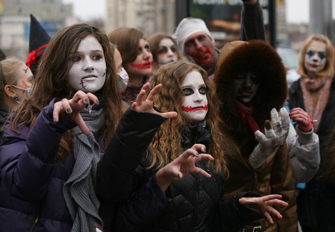 Participants of a Zombie Parade march along Novosibirsk streets. (RIA Novosti/Alexandr Kryazhev)