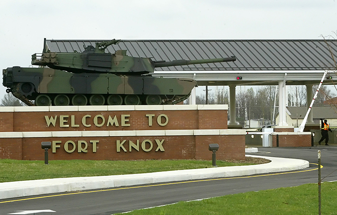 The gate to the U.S. Army Armor Center in Fort Knox, Kentucky (Reuters / Rick Wilking RTW)