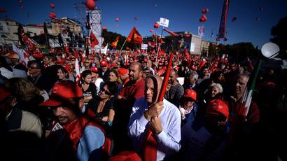 ‘We want our jobs!’ Thousands march against Italian labor reforms (VIDEO)
