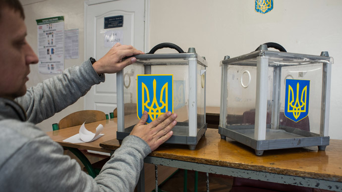 A polling station staff prepare for the election of Ukraine's Verkhovna Rada.(RIA Novosti / Ramil Sitdikov)