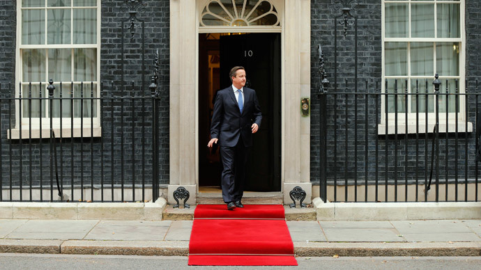 ​#BumpGate: Man runs into David Cameron, sparks security frenzy