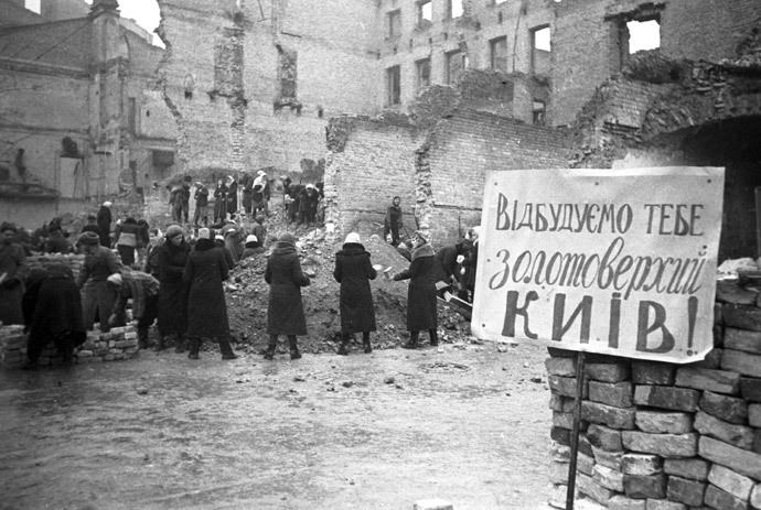 Kiev people cleaning a street of the city liberated from the fascist occupation. November, 1943. The Great Patriotic War of 1941-1945. (RIA Novosti / Davidzon) 