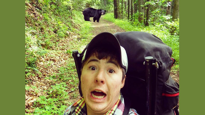 ​Guy takes selfie with bear, America copies, then discovers original was fake