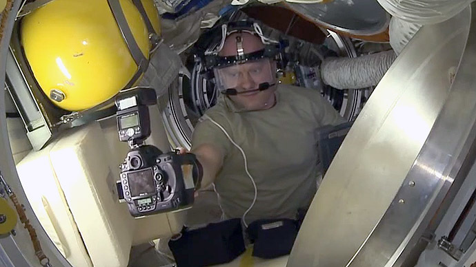 How to take a selfie in space firsthand (VIDEO)