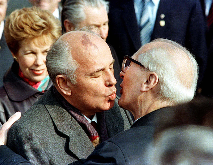 Soviet Leader Mikhail Gorbachev and his wife, Raisa, are welcomed by East German Leader Erich Honecker (R) with a kiss in East Berlin, celebrating the 40th anniversary of East Berlin, October 6, 1989. (Reuters)