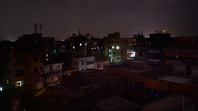 Total darkness: Country-wide blackout in Bangladesh as power grid collapses (PHOTOS)