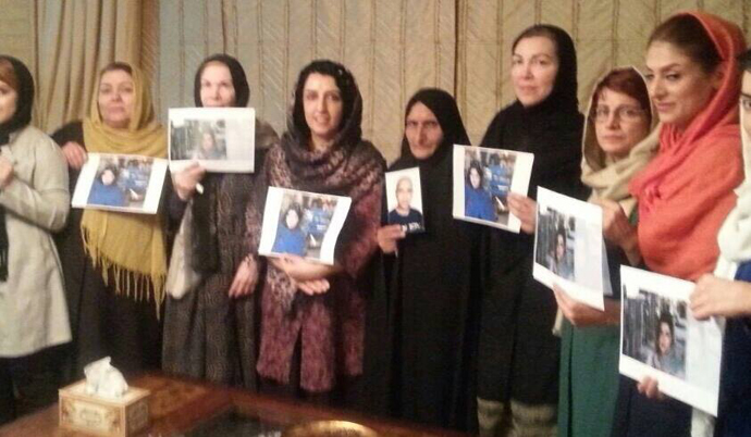 A group of Iranian activists and ex-prisoners met up with Ghoncheh's family to give their sympathy and support. (Image from Free Ghoncheh Ghavami Facebook page)