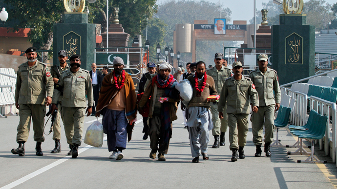 Taliban suicide attack kills 45 on Pakistan-India border