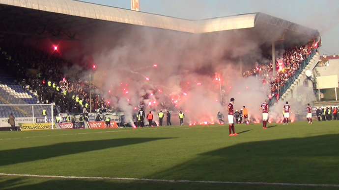 All in flares: Sarajevo fans set football field alight, clash with police (VIDEO)