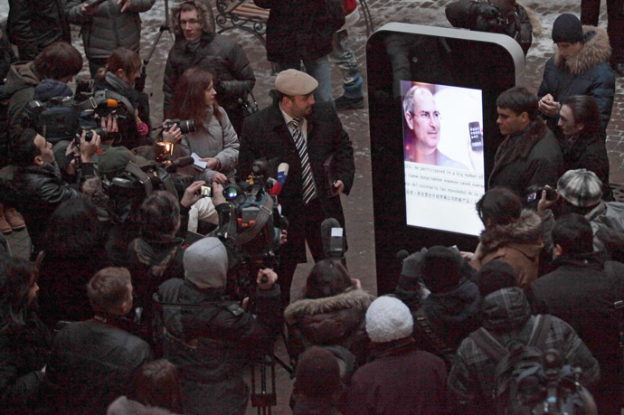 The unveiling of a monument to Apple founder Steve Jobs at the St. Petersburg National Research University of Information Technologies, Mechanics and Optics. January 9, 2013 (RIA Novosti/Igor Russak)