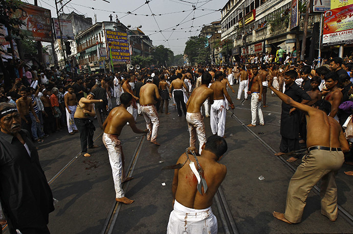 Shi'ite Muslims flagellate themselves during a Muharram procession to mark Ashoura in Kolkata November 4, 2014. (Reuters/Rupak De Chowdhuri)
