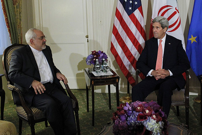 U.S. Secretary of State John Kerry (R) and Iranian Foreign Minister Mohammad Javad Zarif. (Reuters/Eduardo Munoz)