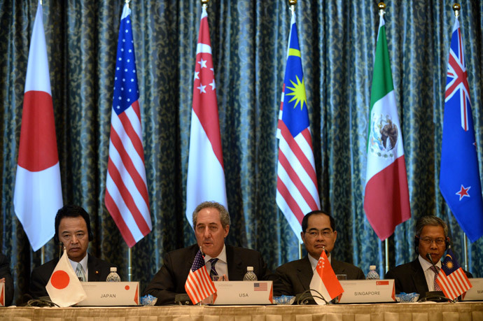 US trade representative Michael Froman (2nd L), Japan Minister of Economic and Fiscal Policy Akira Amari (L), Malaysian Minister of International Trade and Industry Mustapa Mohamed (R) and Singapore Minister for Trade and Industry Lim Hng Kiang (2nd R) attend a press conference at the Trans-Pacific Partnership (TPP) ministerial meeting in Singapore on February 25, 2014.(AFP PHoto / Roslan Rahman)