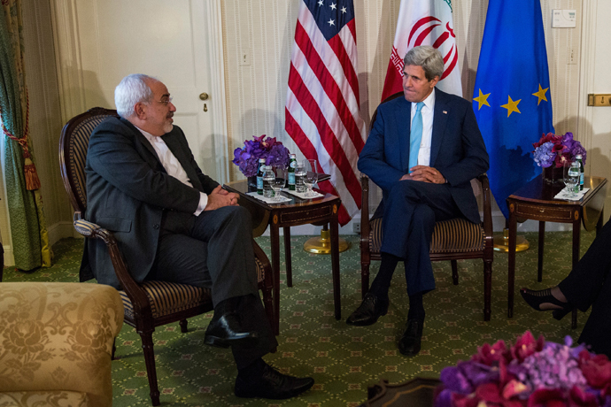 U.S. Secretary of State John Kerry (R) meets with Iranian Foreign Minister Mohammad Javad Zarif (Andrew Burton / Getty Images / AFP)