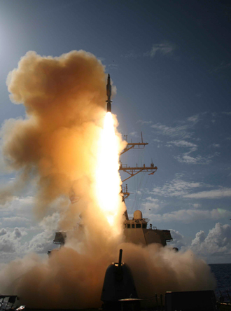This picture released by the US Navy 25 June 2007 shows a Standard Missile (SM-3) being launched from the Aegis combat system equipped Arleigh Burke class destroyer USS Decatur operating in the Pacific Ocean (AFP Photo)