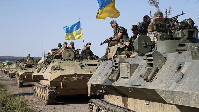 Ukrainian servicemen ride on armoured vehicles near Slaviansk (Reuters / Gleb Garanich)