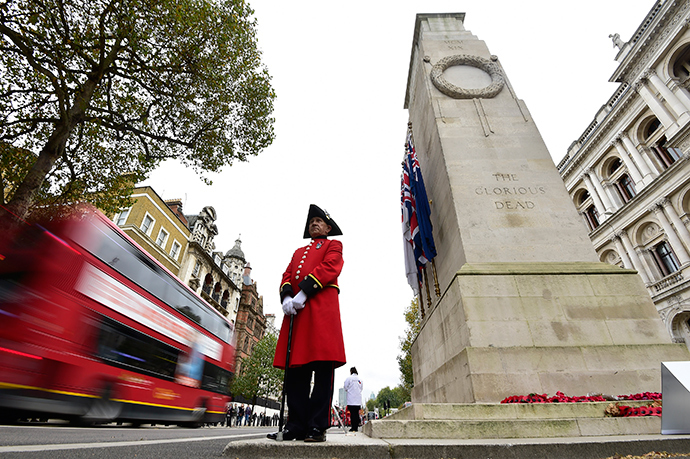 Chelsea Pensioner and retired British soldier, Lawrence Jablonski, stands at the Cenotaph war memorial in Whitehall, central London (Reuters / Toby Melville)