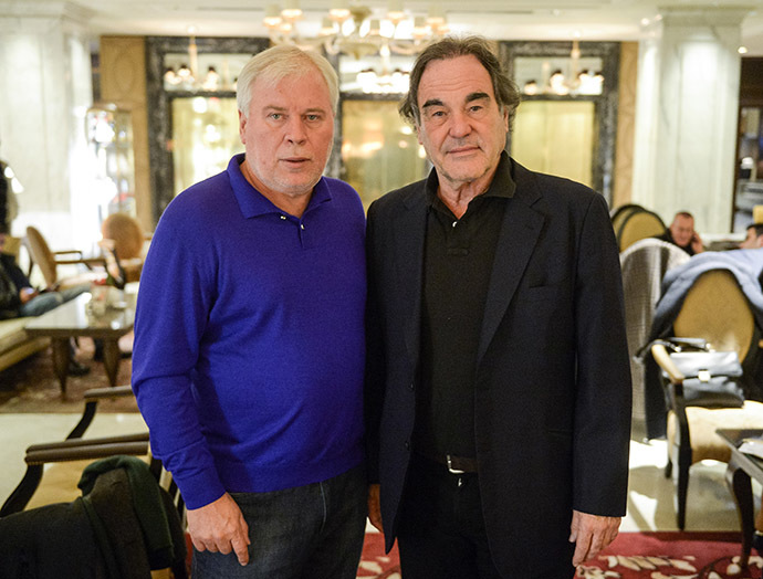 Edward Snowdenâs lawyer Anatoly Kucherena (L ) and American director Oliver Stone (R ) posing after interview in Moscow. (RIA Novosti/Grigoriy Sisoev)