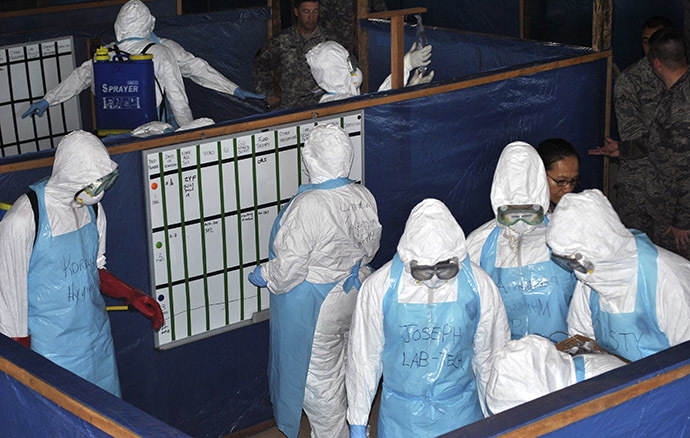 U.S. soldiers train foreign and local health workers in the management of Ebola at a treatment unit at Liberia's police academy in the capital Monrovia, November 7, 2014. (Reuters/James Giahyue)