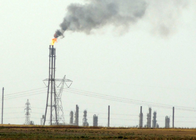 A picture taken on July 1, 2014 shows a North Oil Company gas field located near a checkpoint held by militants of the Islamic State (IS), some 30 kilometres southwest of the disputed Iraqi city of Kirkuk. (AFP Photo/Marwan Ibrahim)