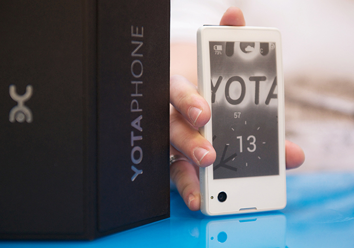 A new YotaPhone smartphone (RIA Novosti / Anton Belitskiy)