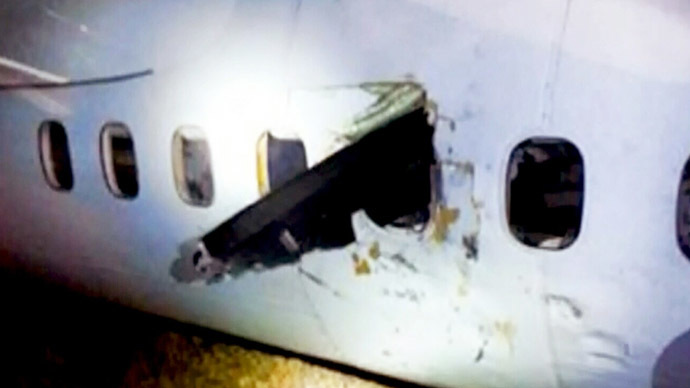 ​Propeller smashes through plane window in Air Canada emergency landing (PHOTOS, VIDEO)