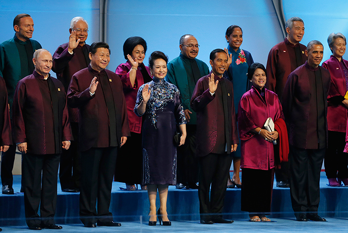 World leaders during the APEC Summit family photo in Beijing November 10, 2014. Australia's Prime Minister Tony Abbott standing behind Russian President Vladimir Putin (L) and Chinese President Xi Jinping (2nd L) (Reuters / Kevin Lamarque)