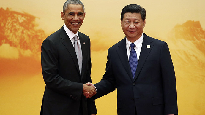 U.S. President Barack Obama (L) shakes hands with China's President Xi Jinping. (Reuters/Kim Kyung-Hoon)