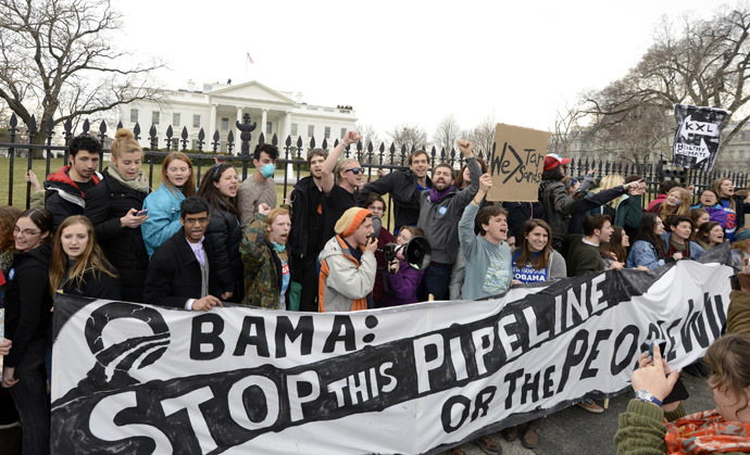 Environmentalists, many who have zip-tied themselves to the fence of the White House, rally and call on President Barack Obama to reject the Keystone XL pipeline, in Washington, March 2, 2014. (Reuters/Mike Theiler)