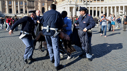 Topless FEMEN activist tries to kidnap baby Jesus from Vatican nativity scene (PHOTOS)