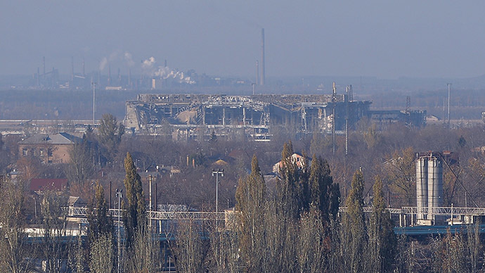 Donetsk airport building as seen from the city's Kuibyshevsky district. (RIA Novosti/Alexey Kudenko)