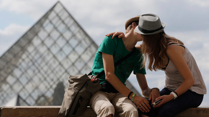 Lip service: 10-sec kiss shares 80mn bacteria to build immune system, scientists say