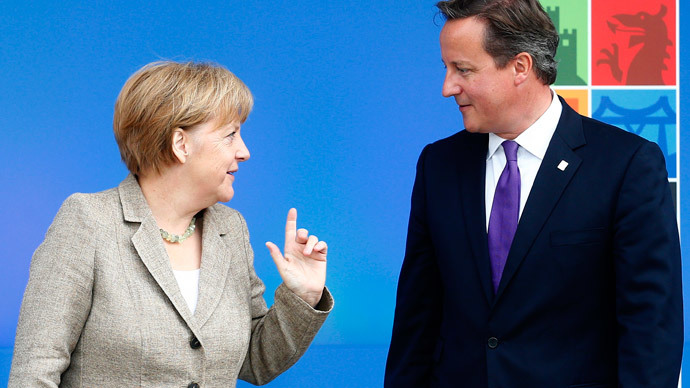 Britain's Prime Minister David Cameron (R) greets German Chancellor Angela Merkel.(Reuters / Andrew Winning)
