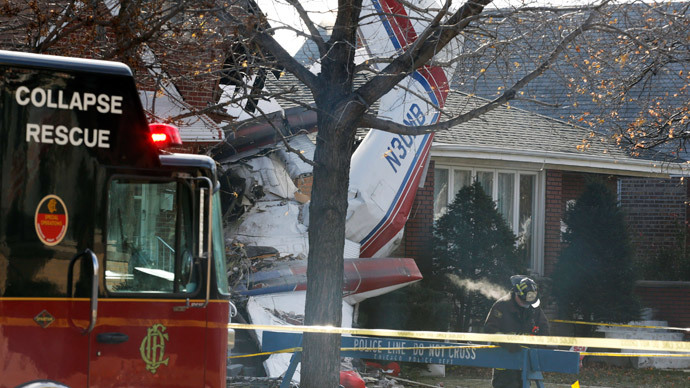 Pilot dead after plane crashes into Chicago home (PHOTOS)