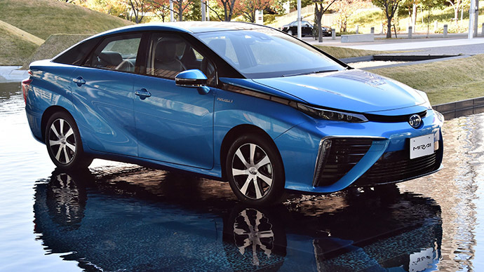 Japanese auto giant Toyota Motor's fuel cell vehicle "Mirai", meaning future, is displayed in Tokyo on November 18, 2014. (AFP Photo/Yoshikazu Tsuno)