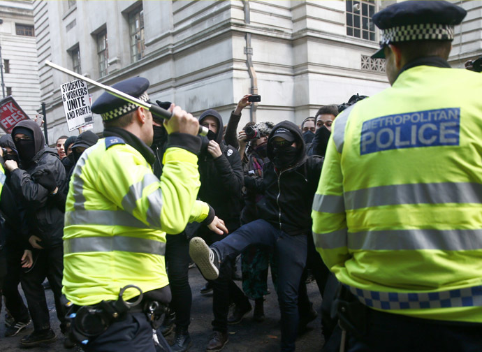 Demonstrators are confronted by police officers as they participate in a protest against student loans and in favour of free education, in central London November 19, 2014. (Reuters/Eddie Keogh) 