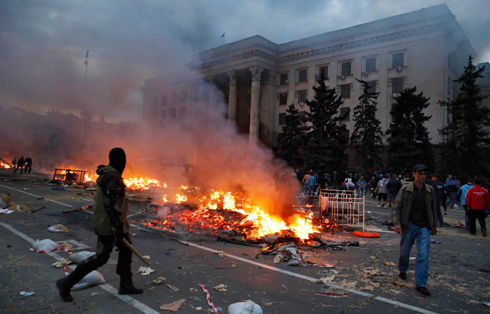 A protester walks near the trade union building in Odessa May 2, 2014. (Reuters / Yevgeny Volokin)
