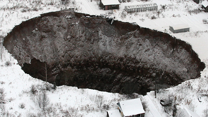 Giant sinkhole swallows up old mine in Russia's Urals (PHOTOS)