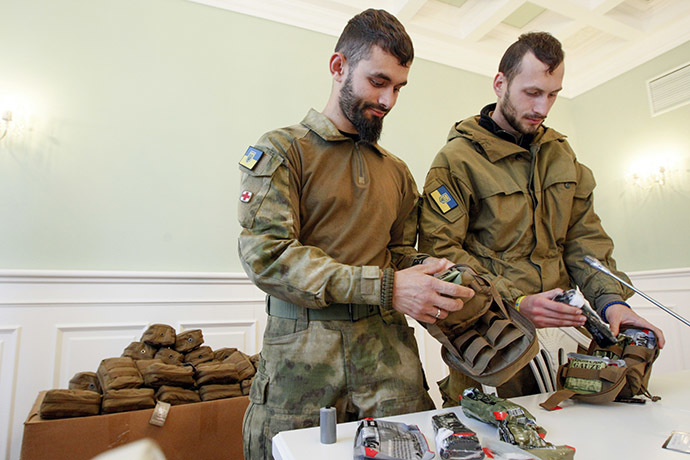 Medical volunteers unpack individual first aid kits similar to those used by NATO during a ceremony where they were donated by Kiev's Mayor Vitaly Klitschko in Kiev October 31, 2014. (Reuters/Valentyn Ogirenko)