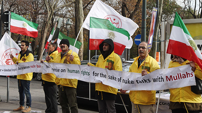 Demonstrators protest against Iran's regime opposite Coburg Palace, the venue of talks on Iran's disputed nuclear programme in Vienna November 19, 2014. (Reuters/Heinz-Peter Bader)