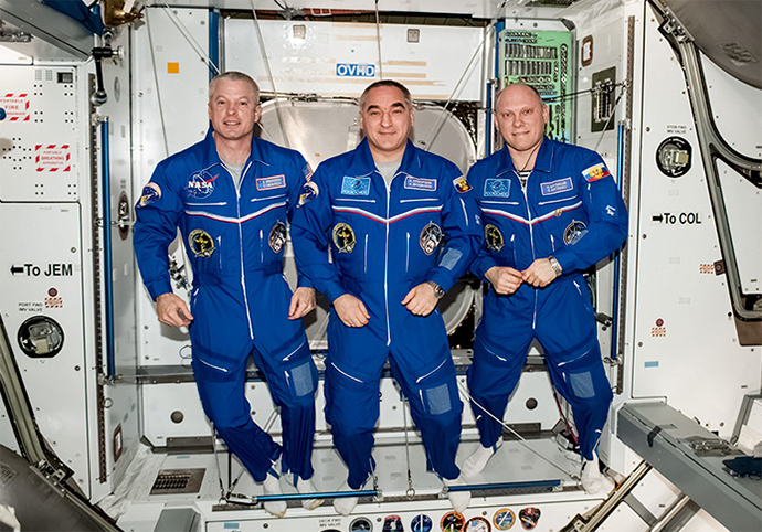 US astronaut Steve Swanson (L) and Russian cosmonauts Aleksandr Skvortsov and Oleg Artemyev at the International Space Station. (Image from artemjew.ru)