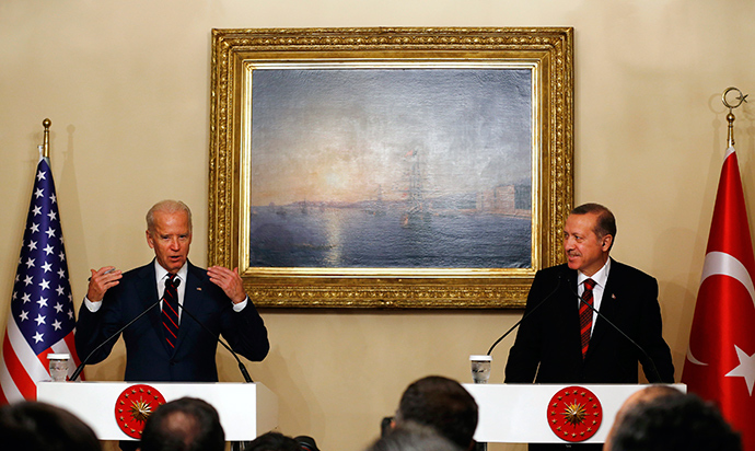 U.S. Vice President Joe Biden (L) speaks next to Turkey's President Tayyip Erdogan during a news conference following their meeting at Beylerbeyi Palace in Istanbul November 22, 2014 (Reuters / Murad Sezer)