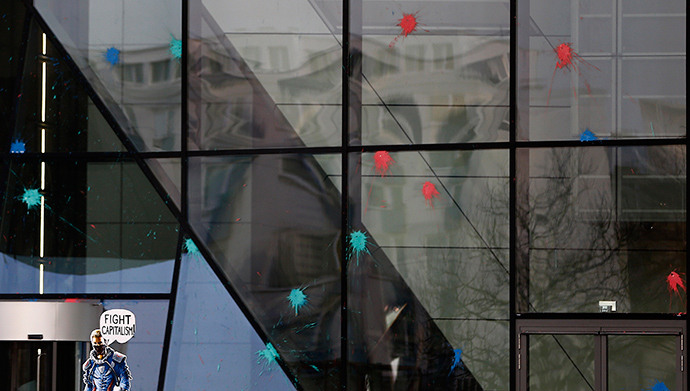 Paint is seen on the facade of the new European central Bank (ECB) headquarter after Blockupy protesters broke through fences and threw paint bombs towards the building during a demonstration in Frankfurt November 22, 2014 (Reuters / Kai Pfaffenbach)