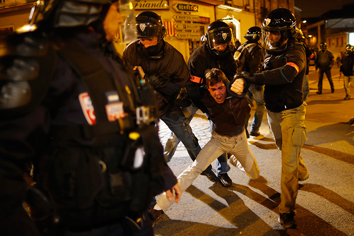 A protester is arrested during a demonstration against police brutality in Nantes, western France, November 22, 2014 (Reuters / Stephane Mahe)