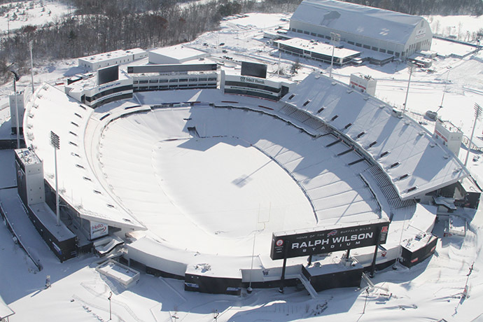 This aerial photo obtained courtesy of the Erie County Sheriff's Office shows the snowbound Ralph Wilson Stadium on November 20, 2014 in Orchard Park, NY. (AFP Photo/Erie County Sheriff's Office) 