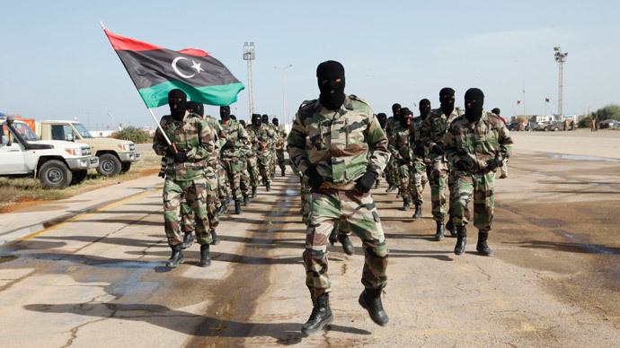 Libyan Army soldiers march.(Reuters / Ismail Zitouny)