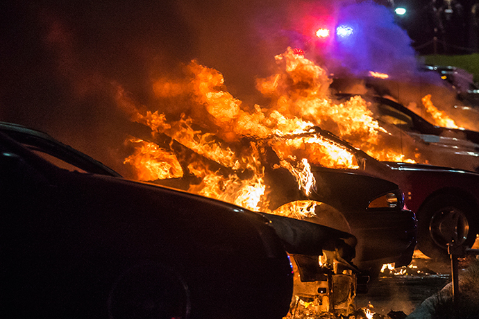 Vehicles at a car dealership are set afire in Ferguson, Missouri early morning November 25, 2014 (Reuters / Adrees Latif)