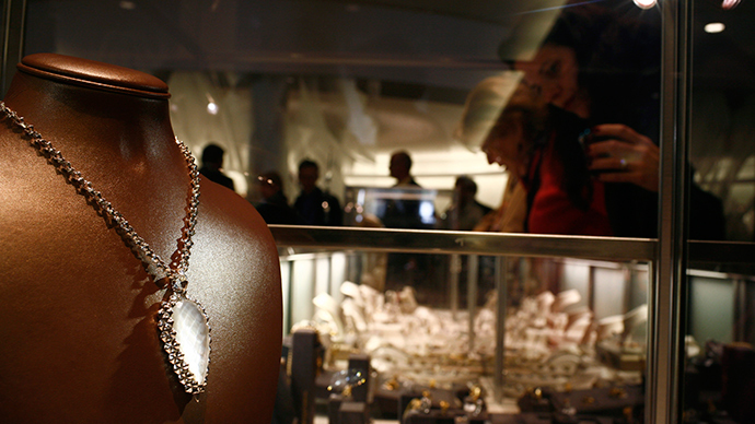 €300k down the tube: Thieves tunnel into Cologne jewelry store