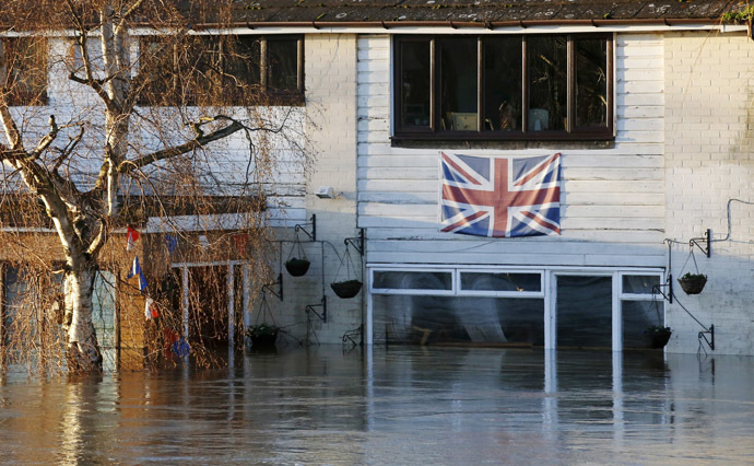 Flooded property is seen in Wateringbury, southern England December 26, 2013. (Reuters/Luke MacGregor)