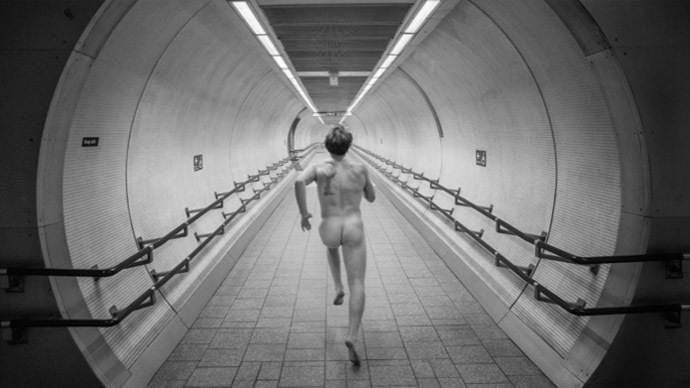 Over Bond St in the buff! Naked free-runner scales London skyline